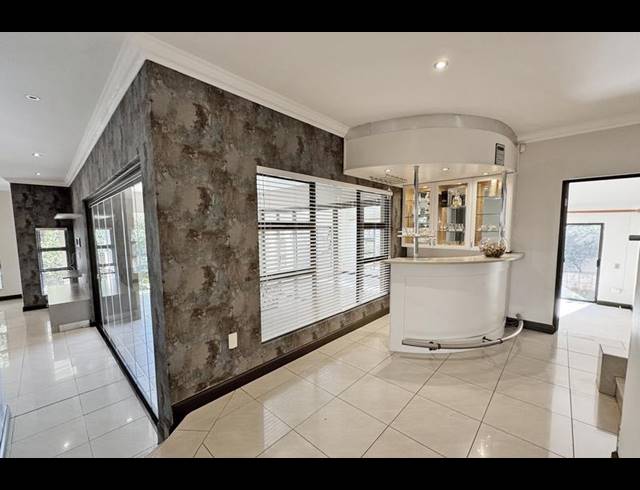 5 BEDROOM PROPERTY TO RENT IN BENMORE GARDENS